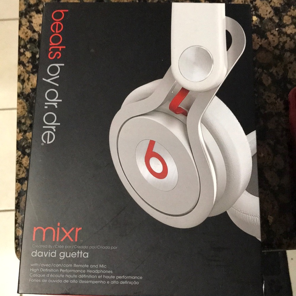 Dr. Dre Beats mixr wired headphones. GUC.